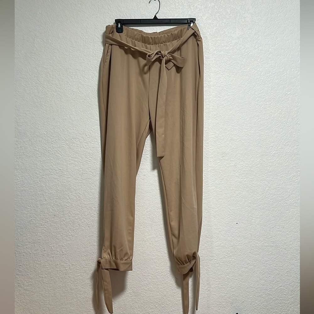 *NWT Ashley Stewart Knotted Stretch Crepe Joggers Size 22/24 Color Beige